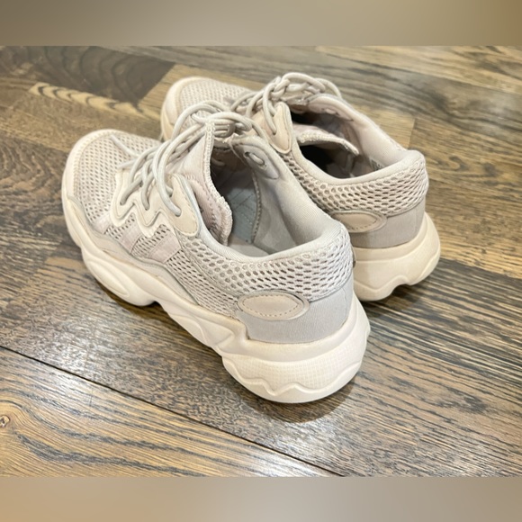 Two pairs of girls used Adidas sneakers size 3 - Picture 3 of 9